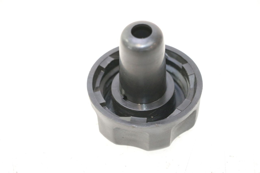photo de BRANDSTOFFENDEKSEL TANK MBK BOOSTER SPIRIT 50 (2004 - 2017) - Detail van het onderdeel