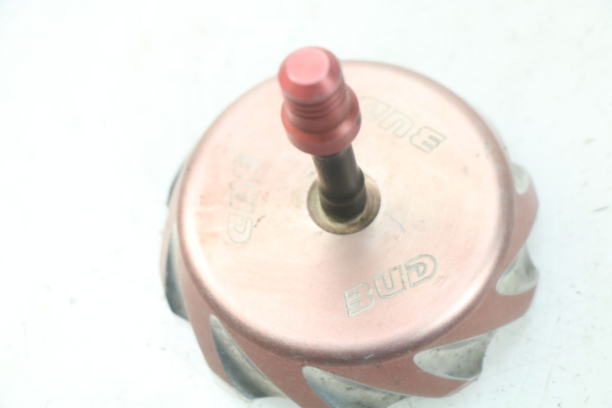 photo de BRANDSTOFFENDEKSEL TANK HONDA CRF CR-F 450 (2005 - 2008) - Detail van het onderdeel