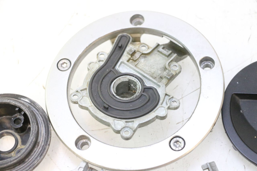photo de BRANDSTOFTANKDOP KAWASAKI ER-6 ER6 N 650 (2005 - 2009) - Kenmerkende details