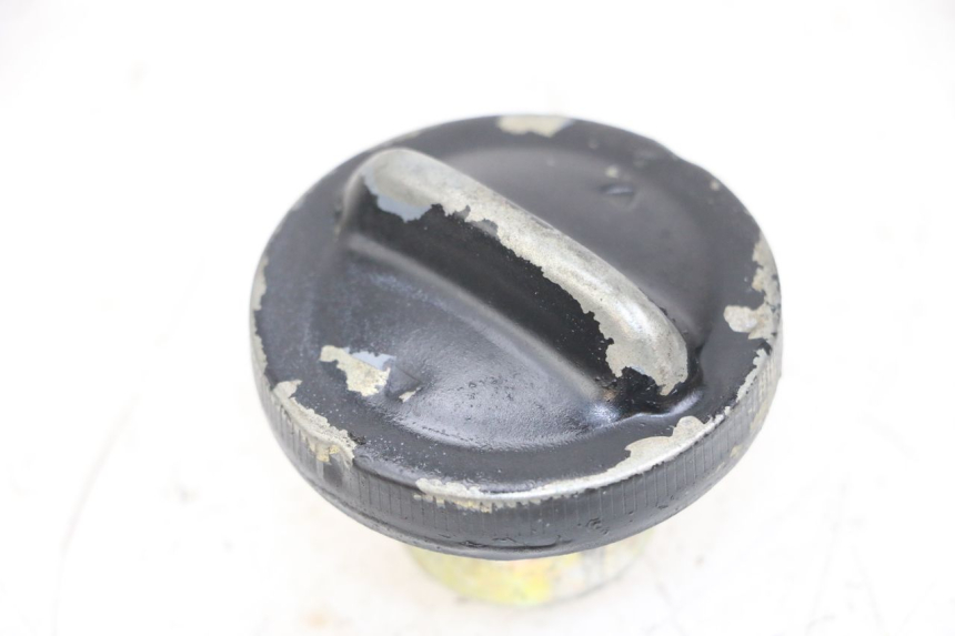 photo de BRANDSTOFFEDEKSEL TANK SYM FIDDLE 2 50 (2008 - 2013) - Detail van het onderdeel