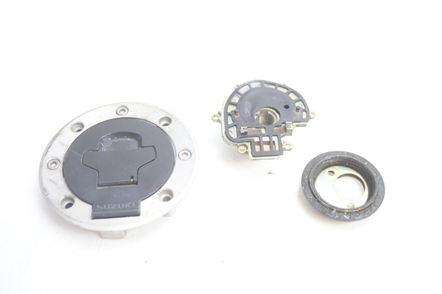 photo de BRANDSTOFTANKDOP SUZUKI GSF N BANDIT 1200 (2001 - 2005) - Detail van het onderdeel