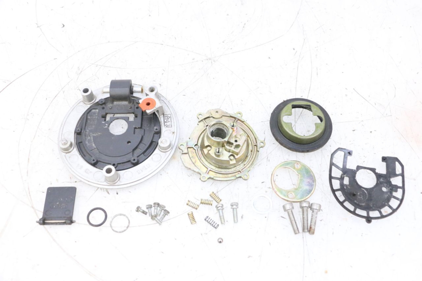 photo de BRANDSTOFFEDELDOP SUZUKI GSXR GSX-R 1000 (2003 - 2004) - Bevestigingspunten