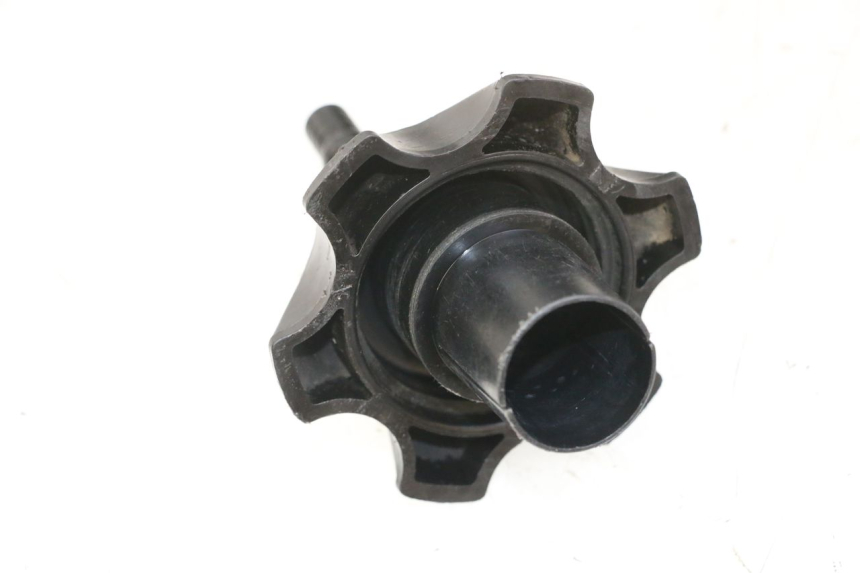 photo de BRANDSTOFFENDEKSEL TANK HONDA CR 85 (2003 - 2007) - Detail van het onderdeel