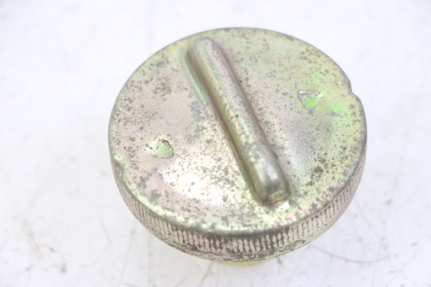 photo de BRANDSTOFFEDEKSEL TANK HONDA SCV LEAD 100 (2003 - 2007) - Detail van het onderdeel