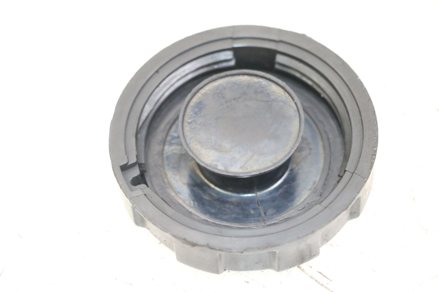 photo de BRANDSTOFFEDEKSEL TANK PEUGEOT KISBEE 2T 50 (2018 - 2022) - Detail van het onderdeel