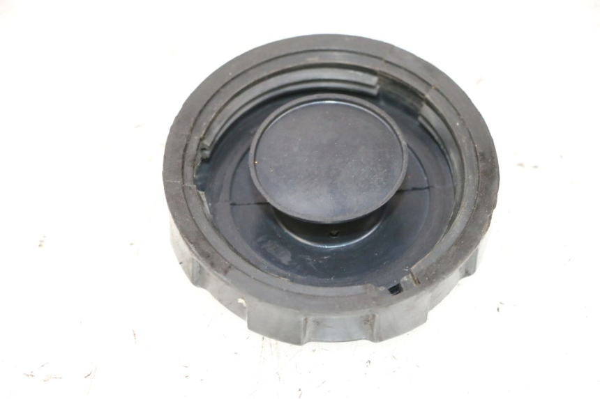 photo de BRANDSTOFFEDEKSEL TANK PEUGEOT KISBEE 4T 50 (2010 - 2017) - Detail van het onderdeel