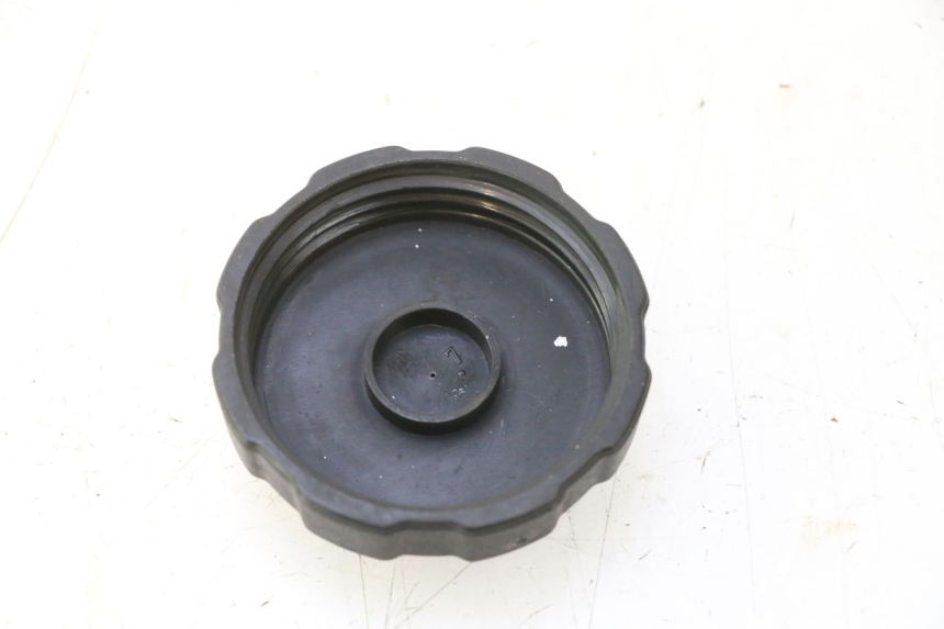 photo de BRANDSTOFFENDEKSEL TANK PEUGEOT LUDIX BLASTER 50 (2006 - 2014) - Detail van het onderdeel