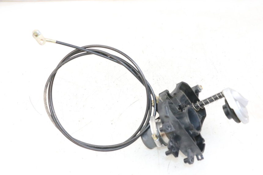 photo de BRANDSTOFFEDEKSEL TANK SYM MIO 50 (2011 - 2017) - Detail van het onderdeel