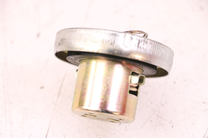 photo de BRANDSTOFFENDEKSEL TANK PEUGEOT TWEET 4T 50 (2023 - 2025) - Zoom op gebruiksstaat