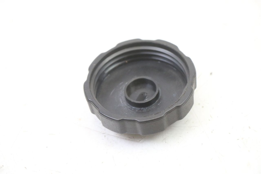 photo de BRANDSTOFFENDEKSEL TANK PEUGEOT SATELIS COMPRESSOR K15 125 (2006 - 2009) - Zoom op gebruiksstaat