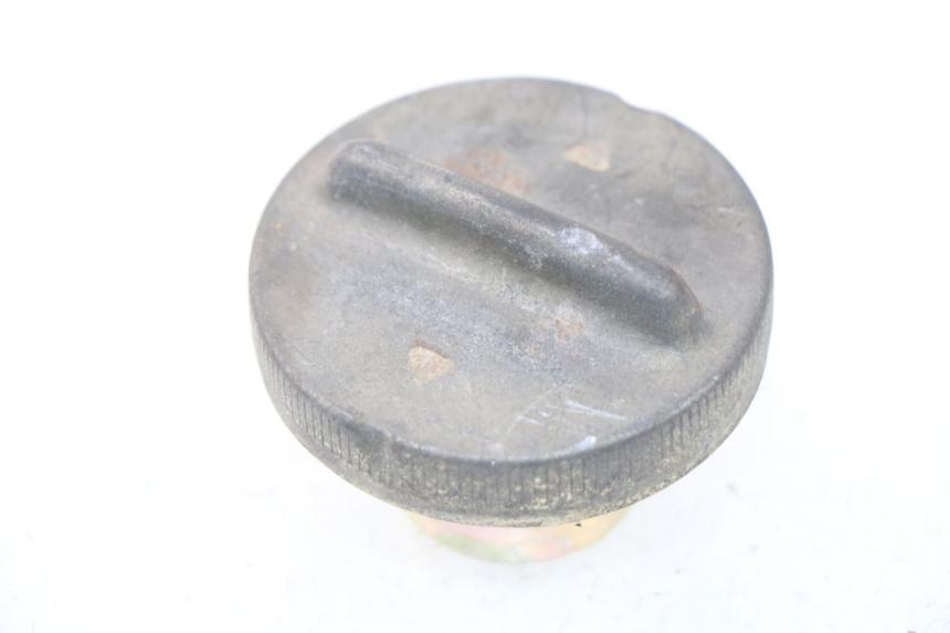 photo de BRANDSTOFFEDEKSEL TANK HONDA SCV LEAD 100 (2003 - 2007) - Detail van het onderdeel