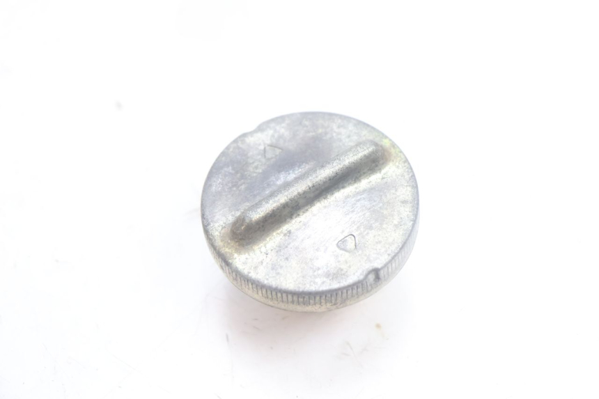 photo de BRANDSTOFFEDEKSEL TANK HONDA SCV LEAD 100 (2003 - 2007) - Detail van het onderdeel