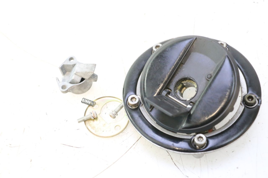 photo de BRANDSTOFTANKDOP SUZUKI SV S 650 (2003 - 2009) - Technische close-up