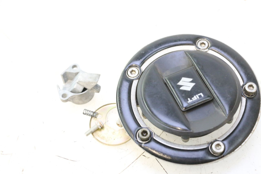 photo de BRANDSTOFTANKDOP SUZUKI SV S 650 (2003 - 2009) - Bevestigingspunten