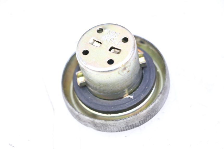 photo de BRANDSTOFFENDEKSEL TANK PEUGEOT TWEET PRO CARGO 50 (2018 - 2022) - Zoom op gebruiksstaat