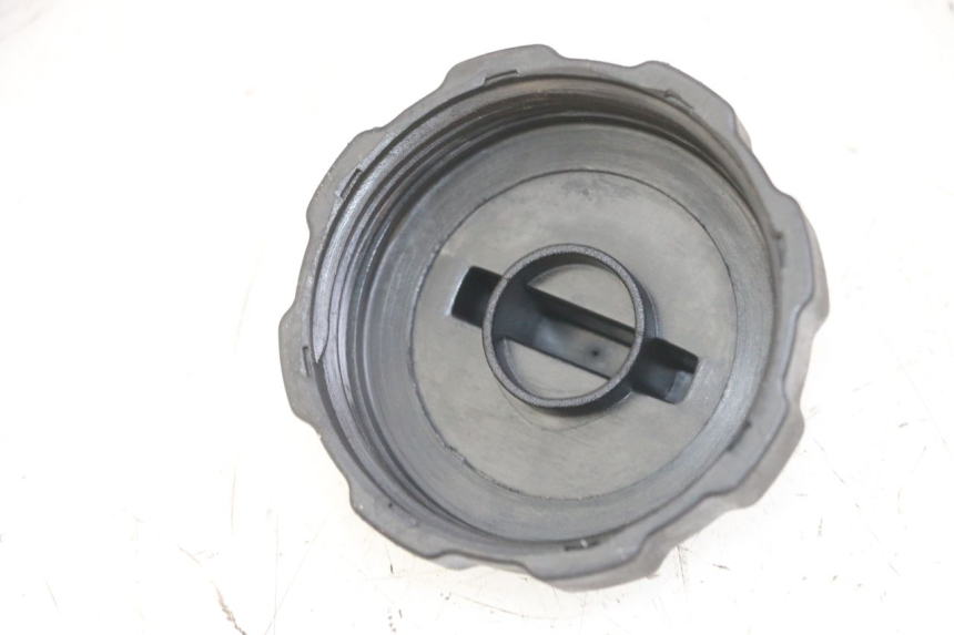 photo de BRANDSTOFFENDEKSEL TANK PEUGEOT VIVACITY NEW 4T 50 (2008 - 2017) - Detail van het onderdeel