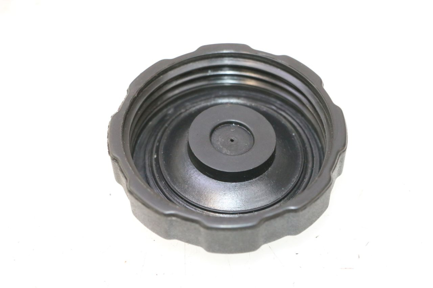 photo de BRANDSTOFFEDEKSEL TANK PEUGEOT VIVACITY 50 (2004 - 2009) - Detail van het onderdeel