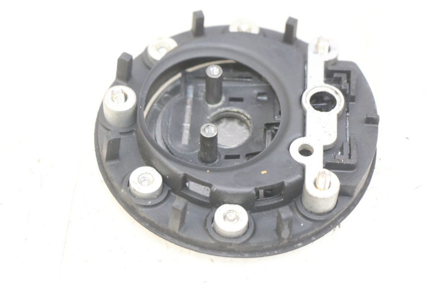 photo de BRANDSTOFFENDEKSEL TANK SYM WOLF SB 125 (2011 - 2018) - Detail van het onderdeel