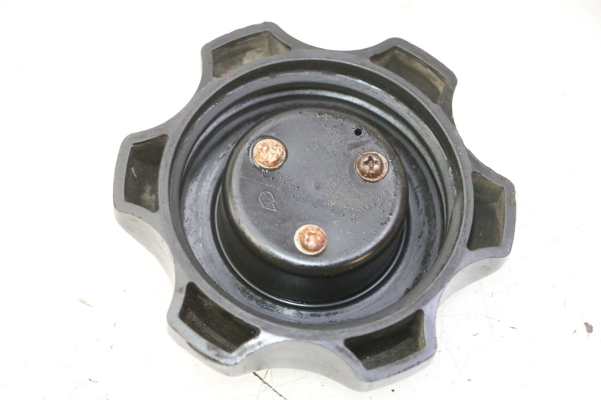 photo de BRANDSTOFFEDEKSEL TANK YAMAHA YZ 125 (1998 - 2005) - Detail van het onderdeel