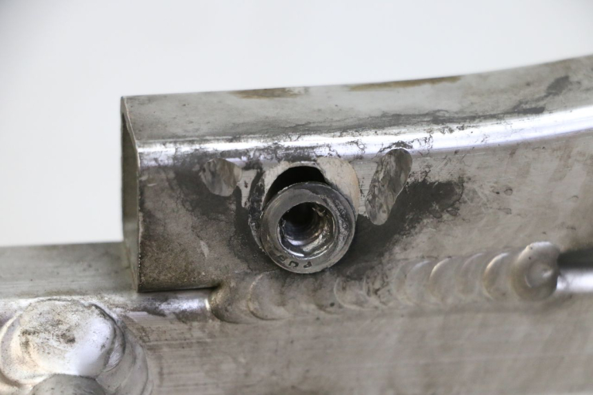 photo de ACHTERSTE FRAMEBOOG HONDA CBR RR FIREBLADE 900 (1992 - 1994) - Detail van het onderdeel