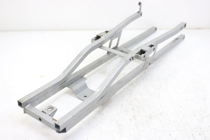 photo de ACHTERFRAME BEUGEL DERBI GPR 50 (2004 - 2009) - Detail van het onderdeel