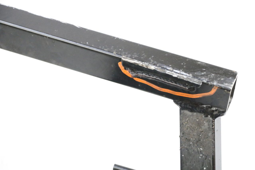 photo de ACHTERSTE FRAMEBOOG KAWASAKI GPZ RX 1000 (1986 - 1988) - Zoom op gebruiksstaat