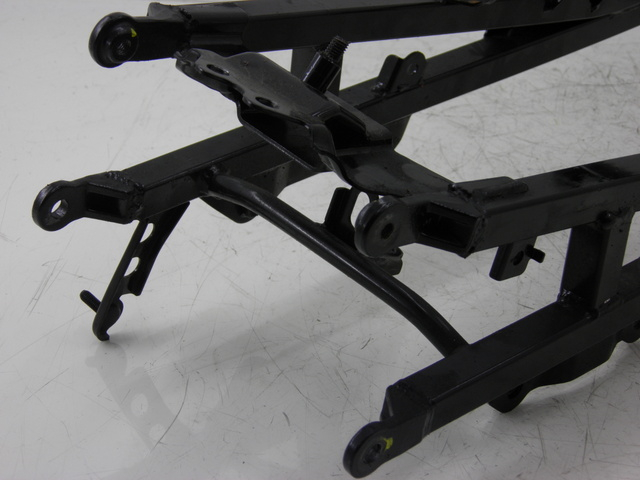 photo de ACHTERFRAME BEUGEL KYMCO QUANNON NAKED 125 (2010) - Detail van het onderdeel