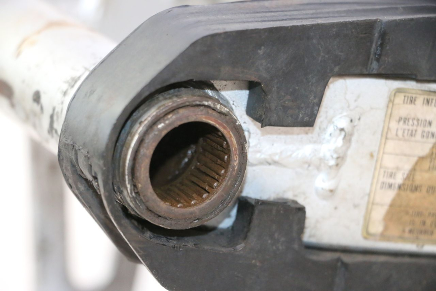 photo de SCHOMMELARM SUZUKI DR S 600 (1985 - 1989) - Zoom op gebruiksstaat