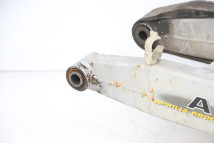 photo de SCHOMMELARM APRILIA ETX 125 (1998 - 2002) - Zoom op componenten