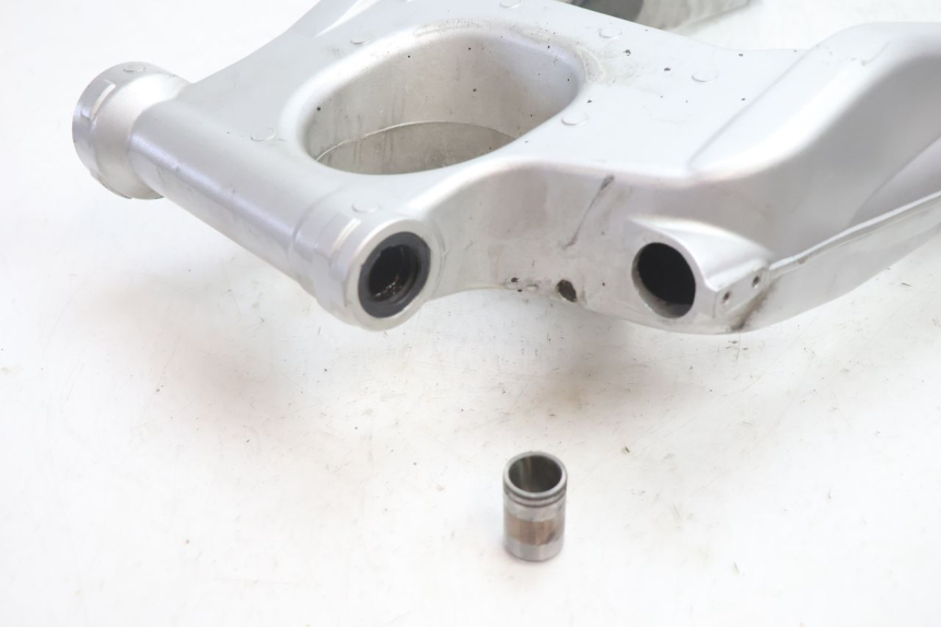 photo de SCHOMMELARM YAMAHA FJR 1300 (2001 - 2005) - Detail van het onderdeel