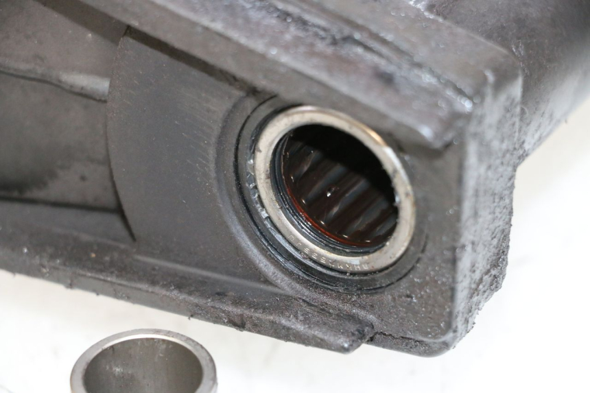 photo de SCHOMMELARM SUZUKI GSR 750 (2011 - 2017) - Andere kijkhoek