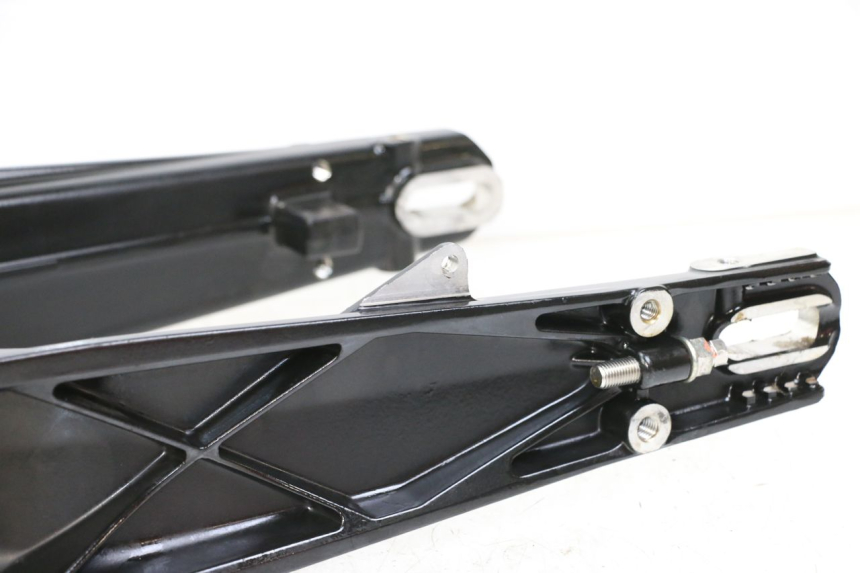 photo de SCHOMMELARM HUSQVARNA SVARTPILEN 401 (2018 - 2023) - Markeringen en referenties