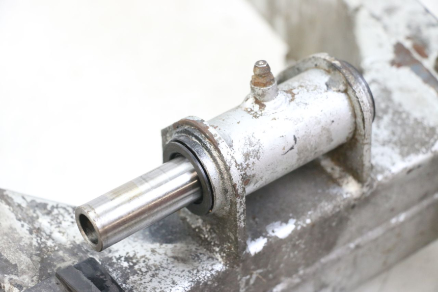 photo de SCHOMMELARM KAWASAKI ZR7 ZR-7 S 750 (1999 - 2004) - Bevestigingspunten