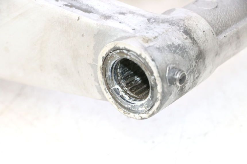 photo de SCHOMMELARM RIEJU MRT PRO SUPERMOTARD 50 (2007 - 2018) - Focus op structuur