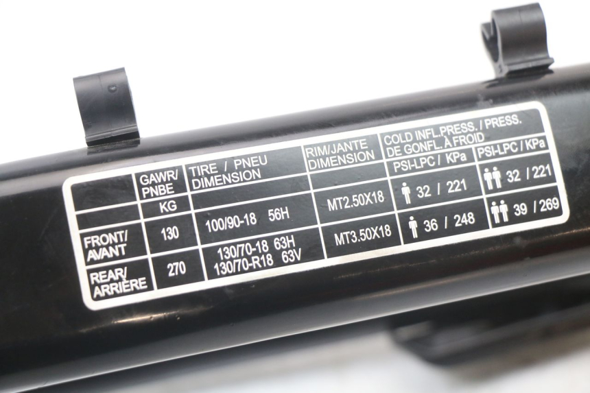 photo de SCHOMMELARM ROYAL ENFIELD CONTINENTAL GT 650 (2019 - 2024) - Zoom op gebruiksstaat
