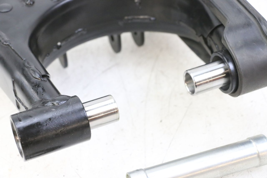 photo de SCHOMMELARM ROYAL ENFIELD SCRAM 411 (2022 - 2024) - Zoom op gebruiksstaat