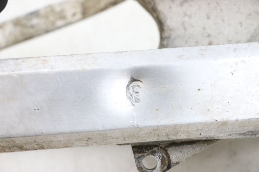 photo de SCHOMMELARM APRILIA RS 50 (2006 - 2010) - Detail van het onderdeel