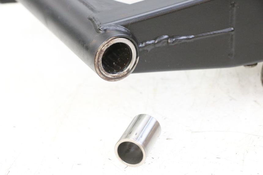 photo de SCHOMMELARM SUZUKI GSR 750 (2011 - 2017) - Detail van het onderdeel