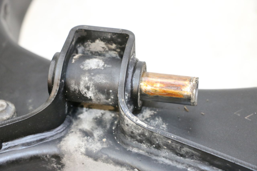 photo de SCHOMMELARM SUZUKI GSR 750 (2011 - 2017) - Andere kijkhoek