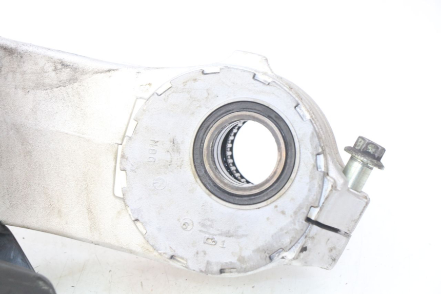 photo de SCHOMMELARM HONDA VFR FI RC46 800 (1998 - 2001) - Technische close-up