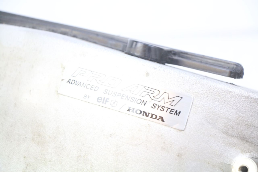 photo de SCHOMMELARM HONDA VFR FI RC46 800 (1998 - 2001) - Overzicht