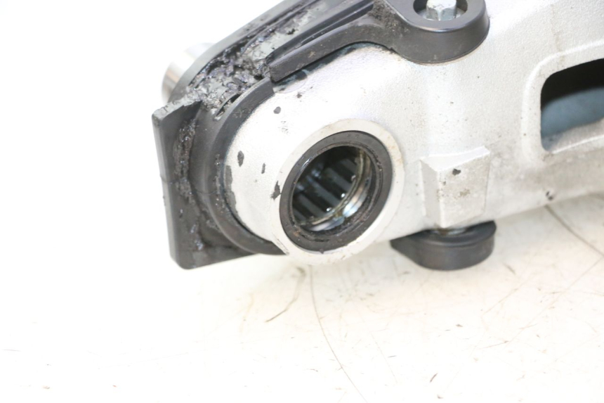 photo de SCHOMMELARM HONDA VFR FI RC46 800 (1998 - 2001) - Technische close-up