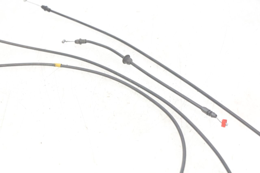 photo de ZADELSLOTKABEL PIAGGIO XEVO - X EVO 125 (2007 - 2017) - Detail van het onderdeel