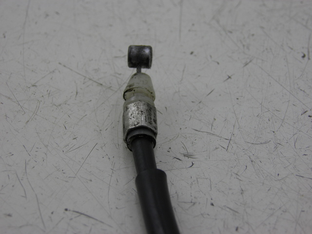 photo de ZADELSLOTKABEL YAMAHA FZS FAZER 600 (1998 - 2001) - Detail van het onderdeel