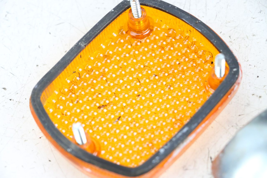 photo de ACHTERLINKS KNIPPERLICHTGLAS HONDA CA REBEL 125 (1995 - 2001) - Zoom op gebruiksstaat