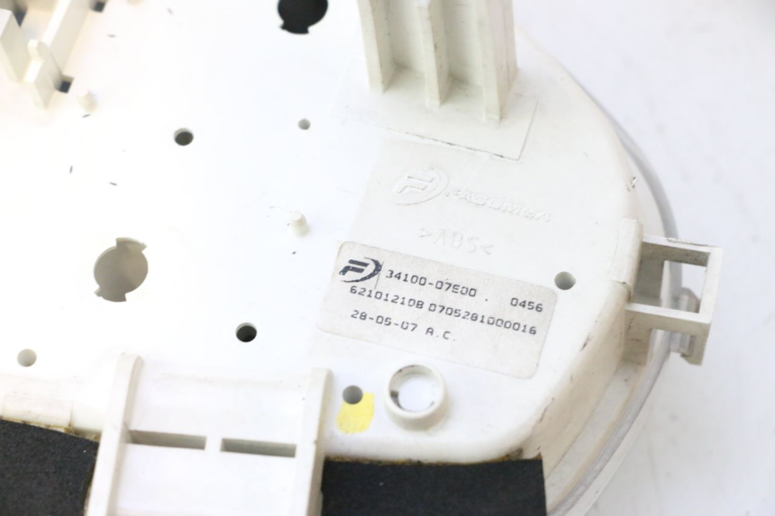 photo de TELGLAS TELLERPLAAT SUZUKI BURGMAN 125 (2007 - 2014) - Kenmerkende details