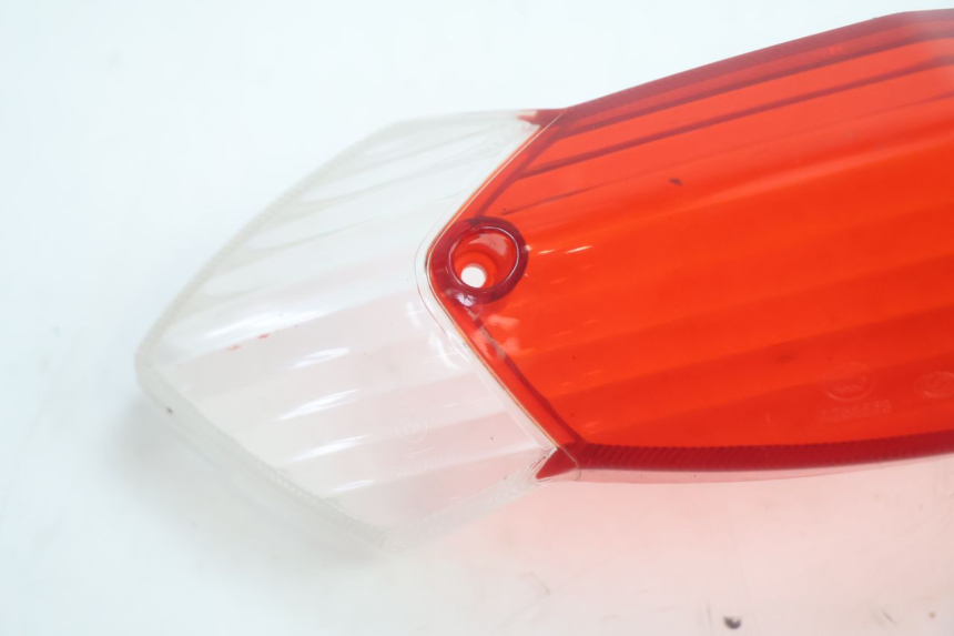 photo de ACHTERLICHTGLAS PEUGEOT KISBEE 4T 50 (2010 - 2017) - Detail van het onderdeel