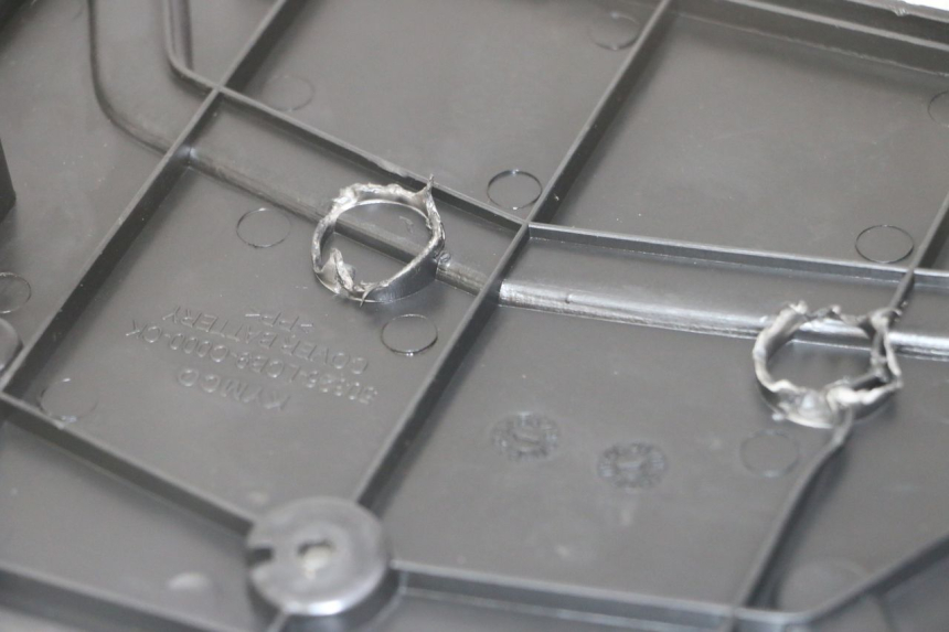 photo de BATTERIJAFDEKKING KYMCO AGILITY 4T 50 (2005 - 2018) - Zoom op gebruiksstaat