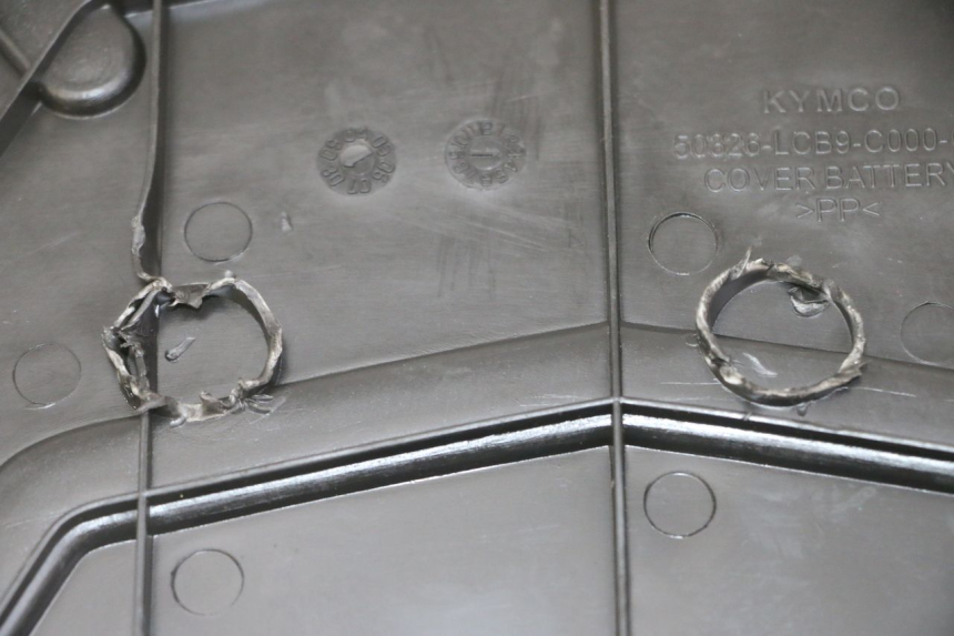photo de BATTERIJAFDEKKING KYMCO AGILITY 4T 50 (2005 - 2018) - Andere kijkhoek
