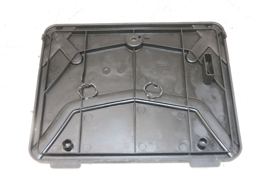 photo de BATTERIJAFDEKKING KYMCO AGILITY 4T 50 (2005 - 2018) - Technische close-up